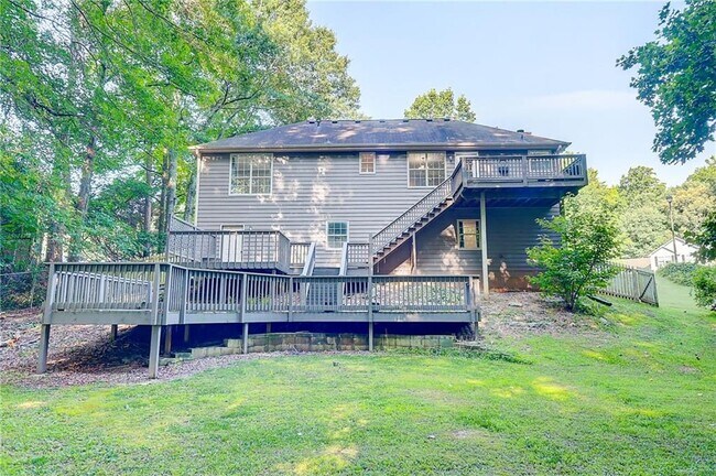 Building Photo - 3347 Camens Way NE