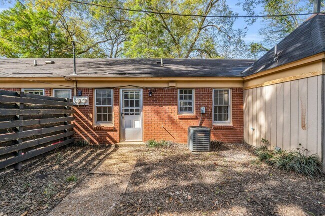 Building Photo - 417 E Jordan Ave