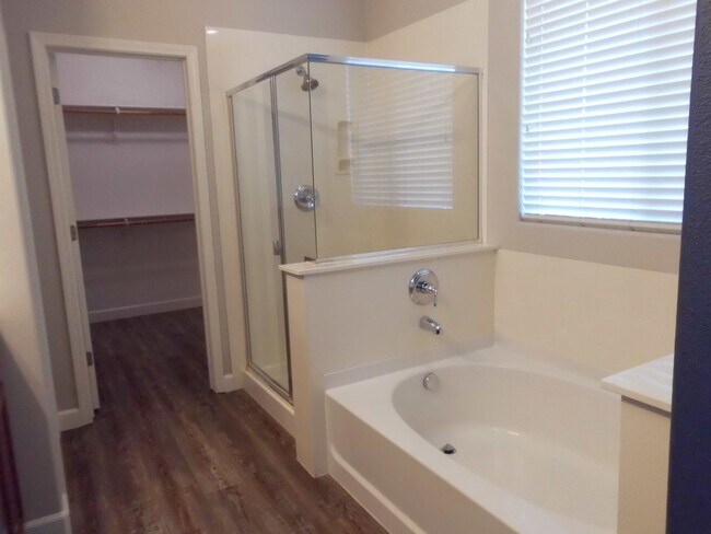 Building Photo - 207 Coulter Way