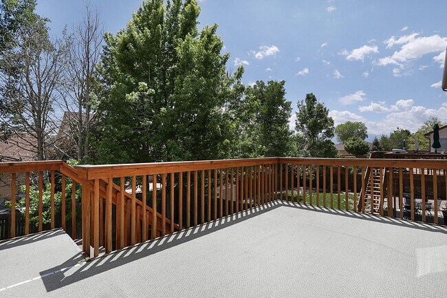 Building Photo - Move-In Ready 3-Bedroom Two-Story in Power...