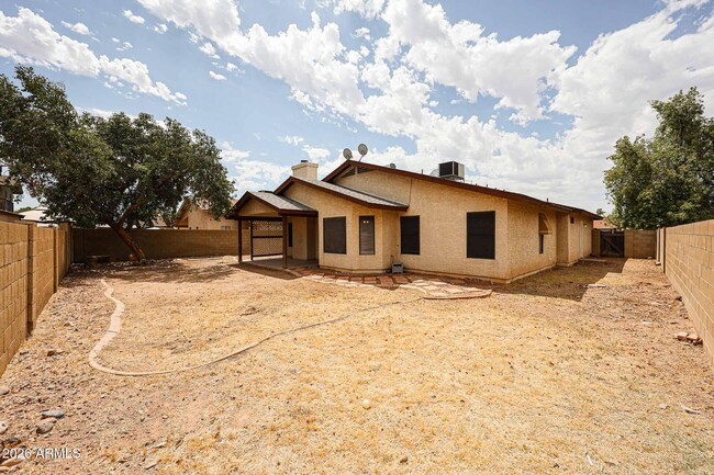 Building Photo - 6320 W Paradise Ln