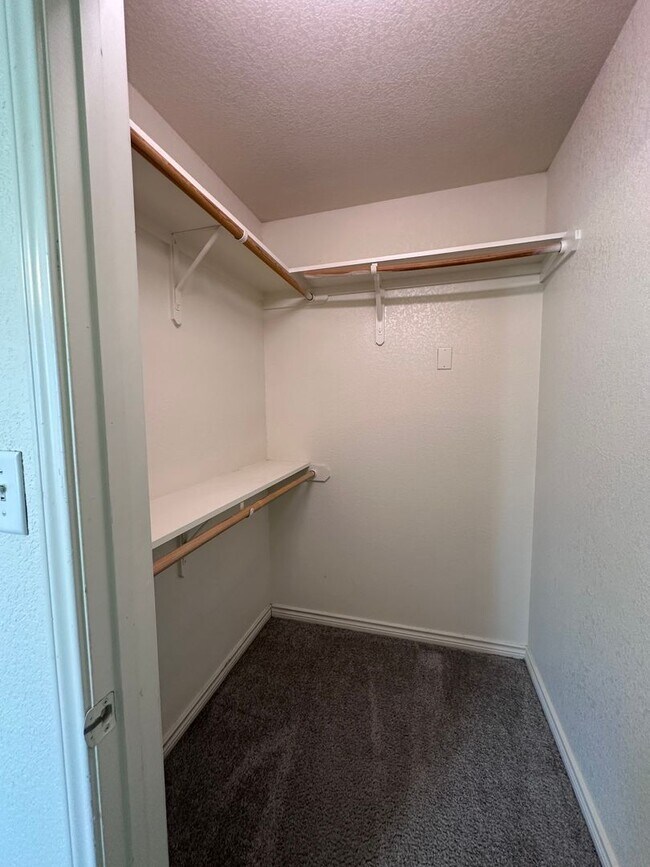 Building Photo - 5/5 House in Small Gated Community Near Ba...