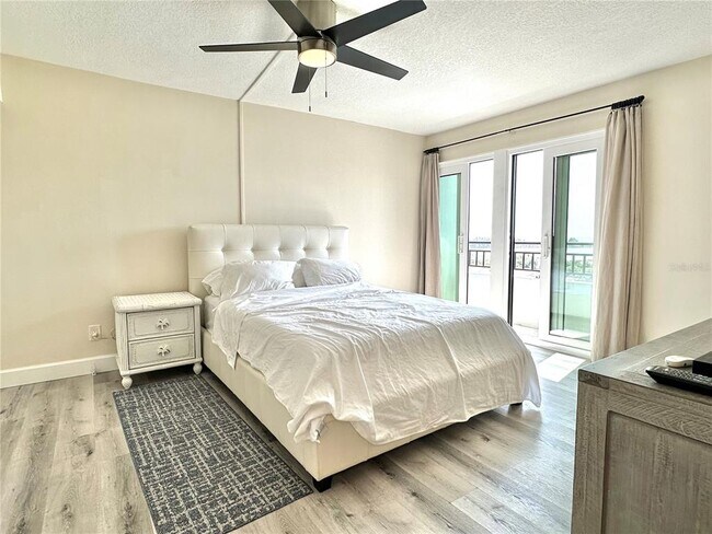 Building Photo - 855 Bayway Blvd