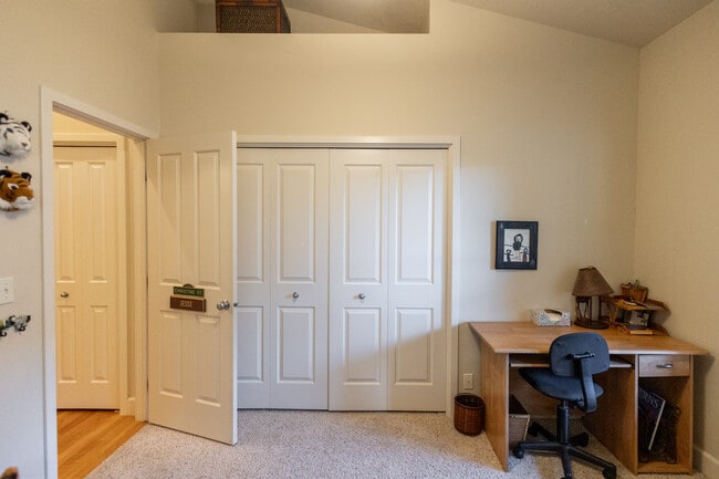 Building Photo - 2412 S Marypost Ave