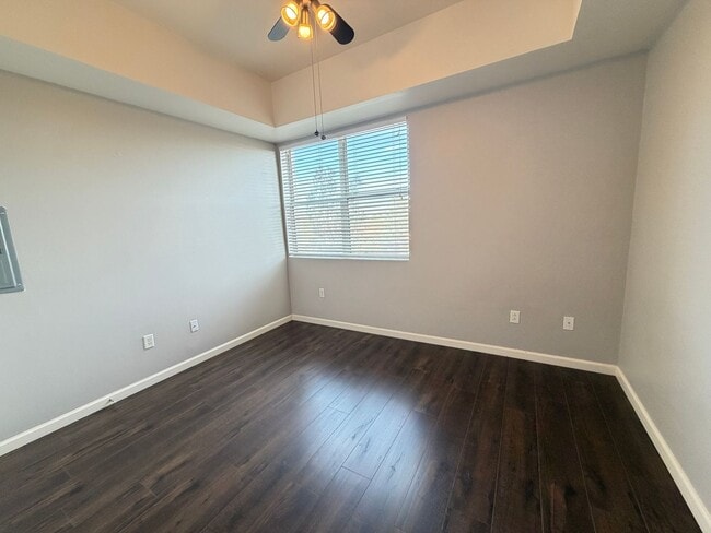 Building Photo - Terrific 2-Bedroom Condo in Guard gated community