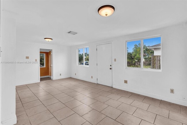 Building Photo - 520 NW 60th Way