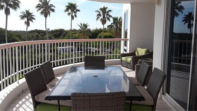 Building Photo - 455 Longboat Club Rd