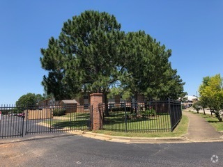 Front entrance - Magnolia Apartments