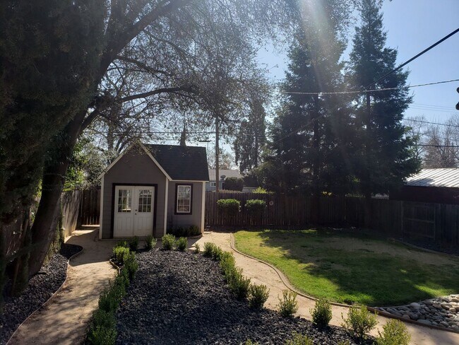 Building Photo - Historic Folsom 3 Bdrm, 2 Bath - Remodeled!