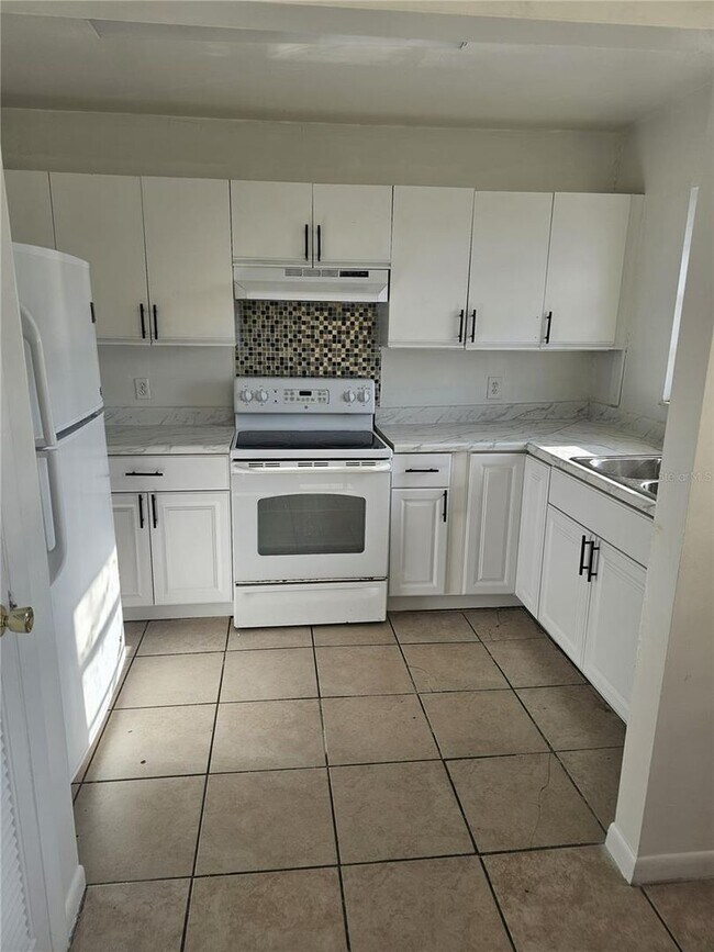 Building Photo - ESSEX PARK VILLAGE  UNIT C