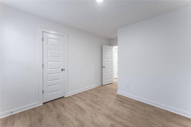 Building Photo - 4611 W Barhem Dr