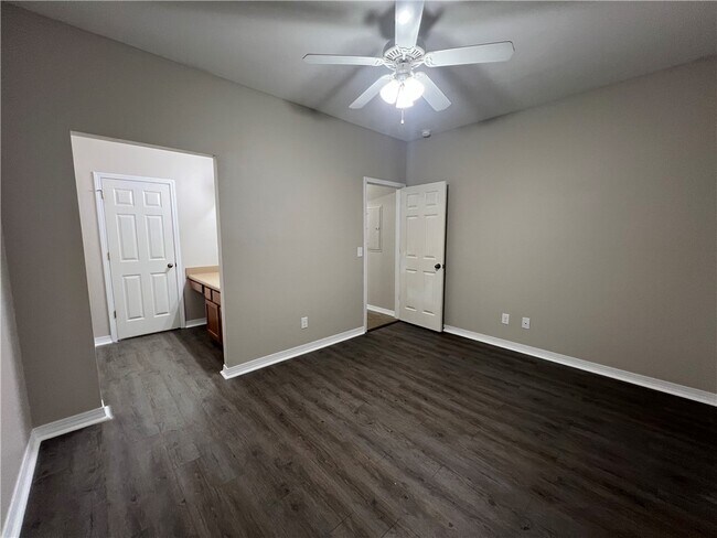 Building Photo - 3014 SE J St