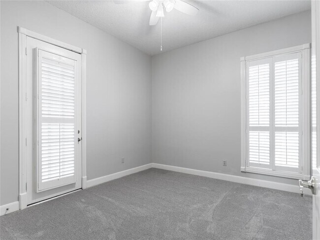 Building Photo - 5215 Skinner Ln
