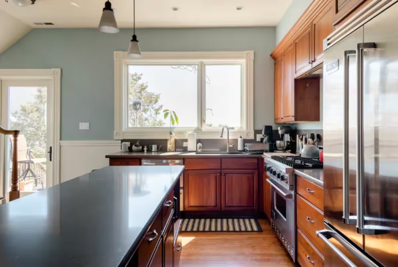 Building Photo - 675 Kansas St