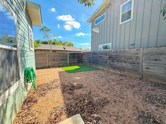 Building Photo - 6201 Felix Ave