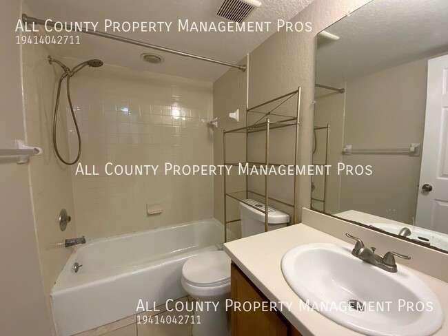 Building Photo - 5685 Summer Side Ln