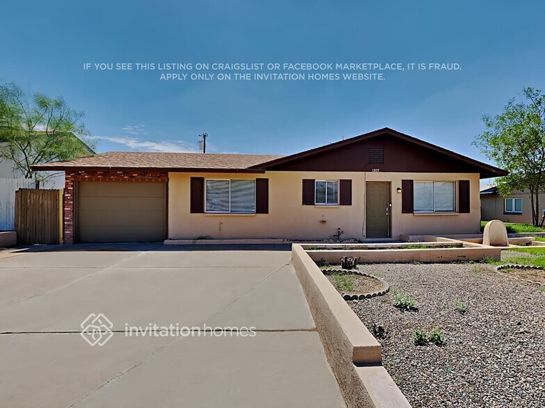Primary Photo - 1307 E Dunlap Ave