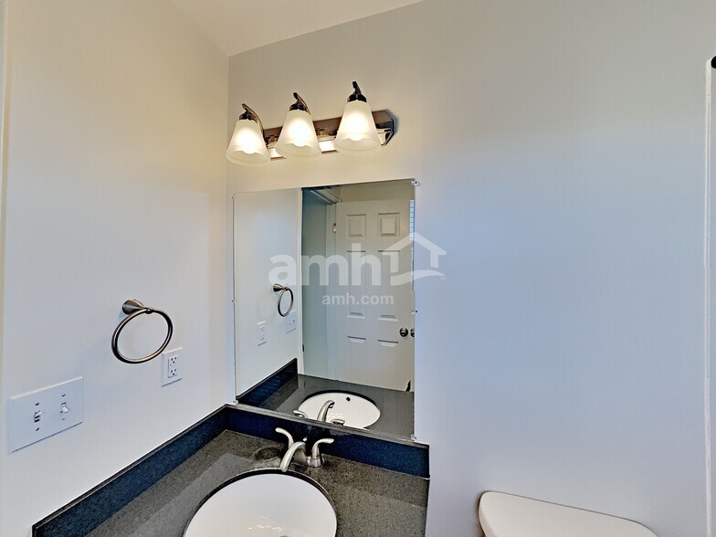 Building Photo - 2899 W 2125 S
