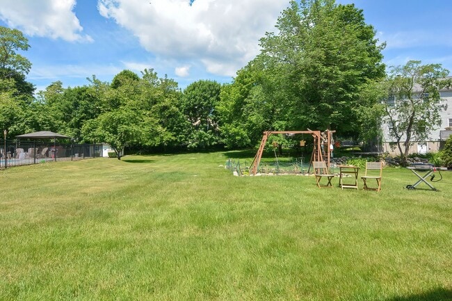 Building Photo - Winter rental: Dot's Place- (Utilities Inc...