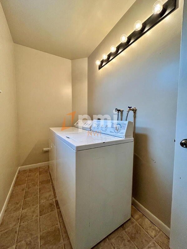 Building Photo - 1302 2nd St