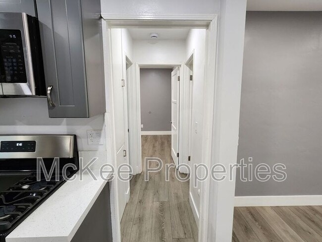 Building Photo - 1660 Cable St