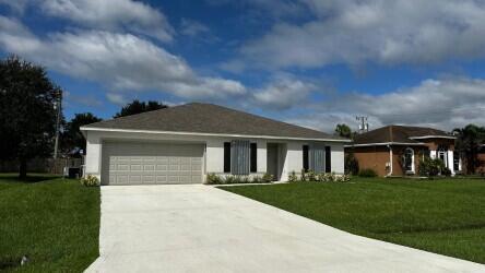 Building Photo - 442 SW Carmelite St