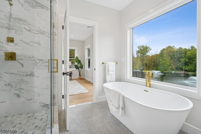 Building Photo - 15 Lake Rd