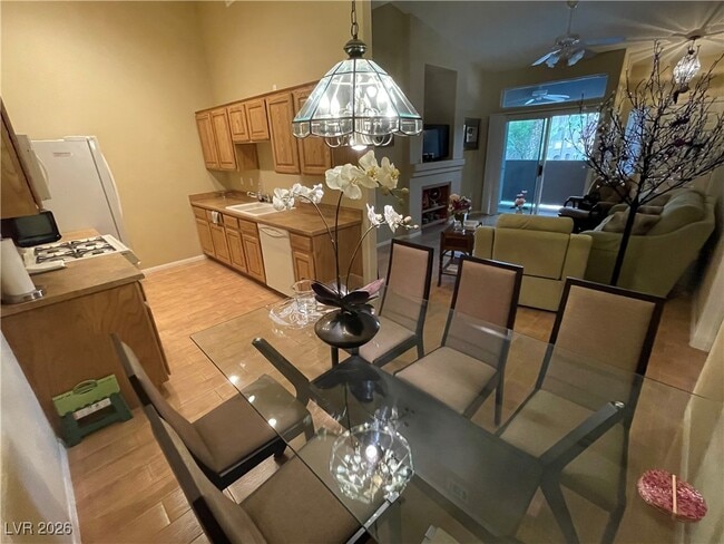 Building Photo - 10640 Calico Mountain Ave