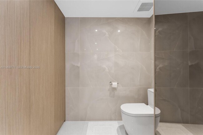 Building Photo - 20191 E Country Club Dr