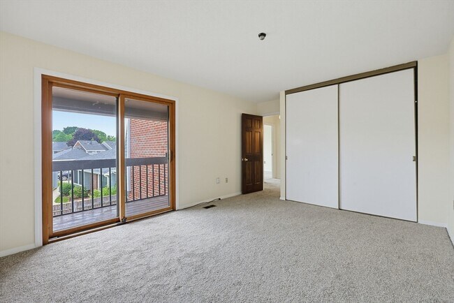 Building Photo - 52 Rosewood Dr