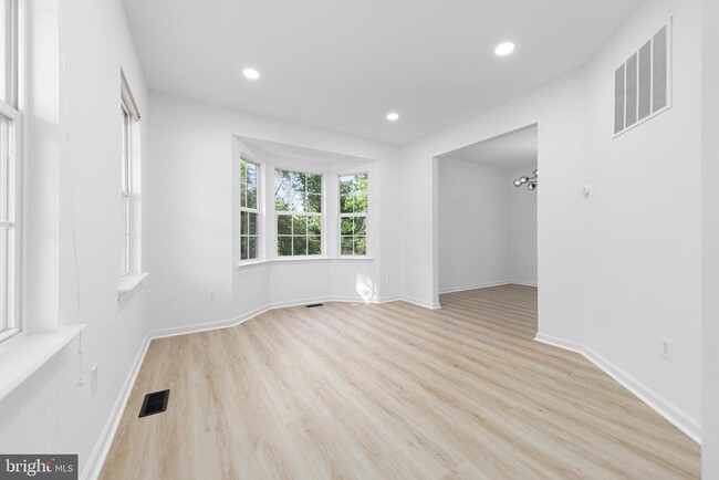 Building Photo - 2032 S Langley St
