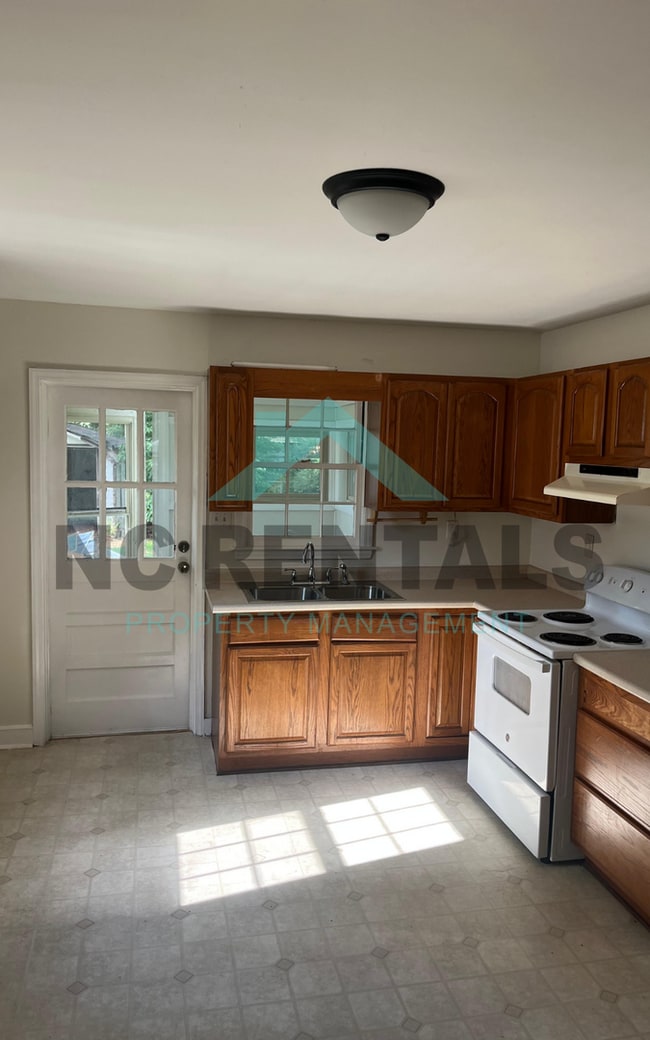 Building Photo - 1608 W Florida St