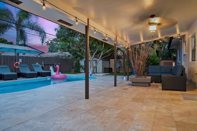 Building Photo - 5760 NE 18th Ave