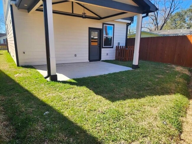 Building Photo - 1002 Natchez Ave