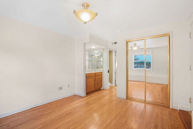 Building Photo - LAKESIDE HOUSE FOR RENT - $5,400