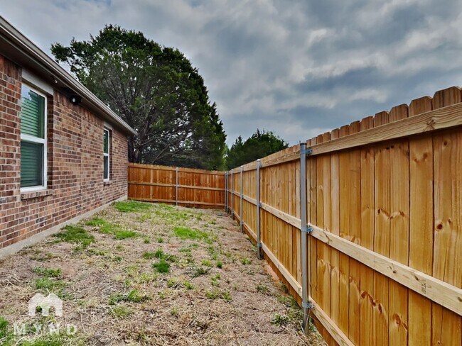 Building Photo - 5736 Lone Star Cir