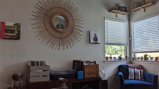 Building Photo - 5322 Summer Dr