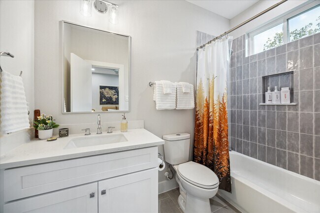 Building Photo - 903 Quitman St