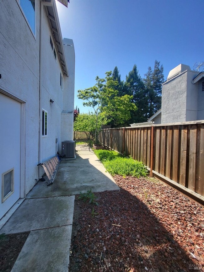 Building Photo - 496 Lupine Cir