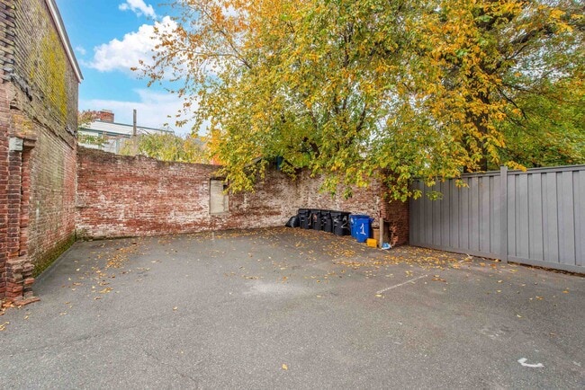 Building Photo - 263 S 10th St