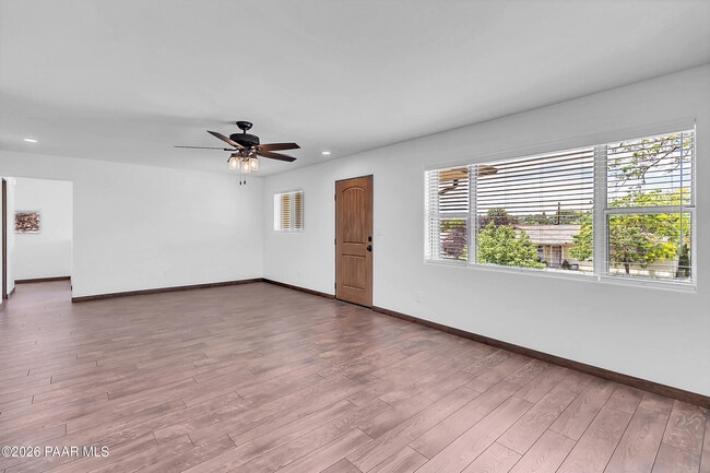 Building Photo - 821 Prescott Heights Dr