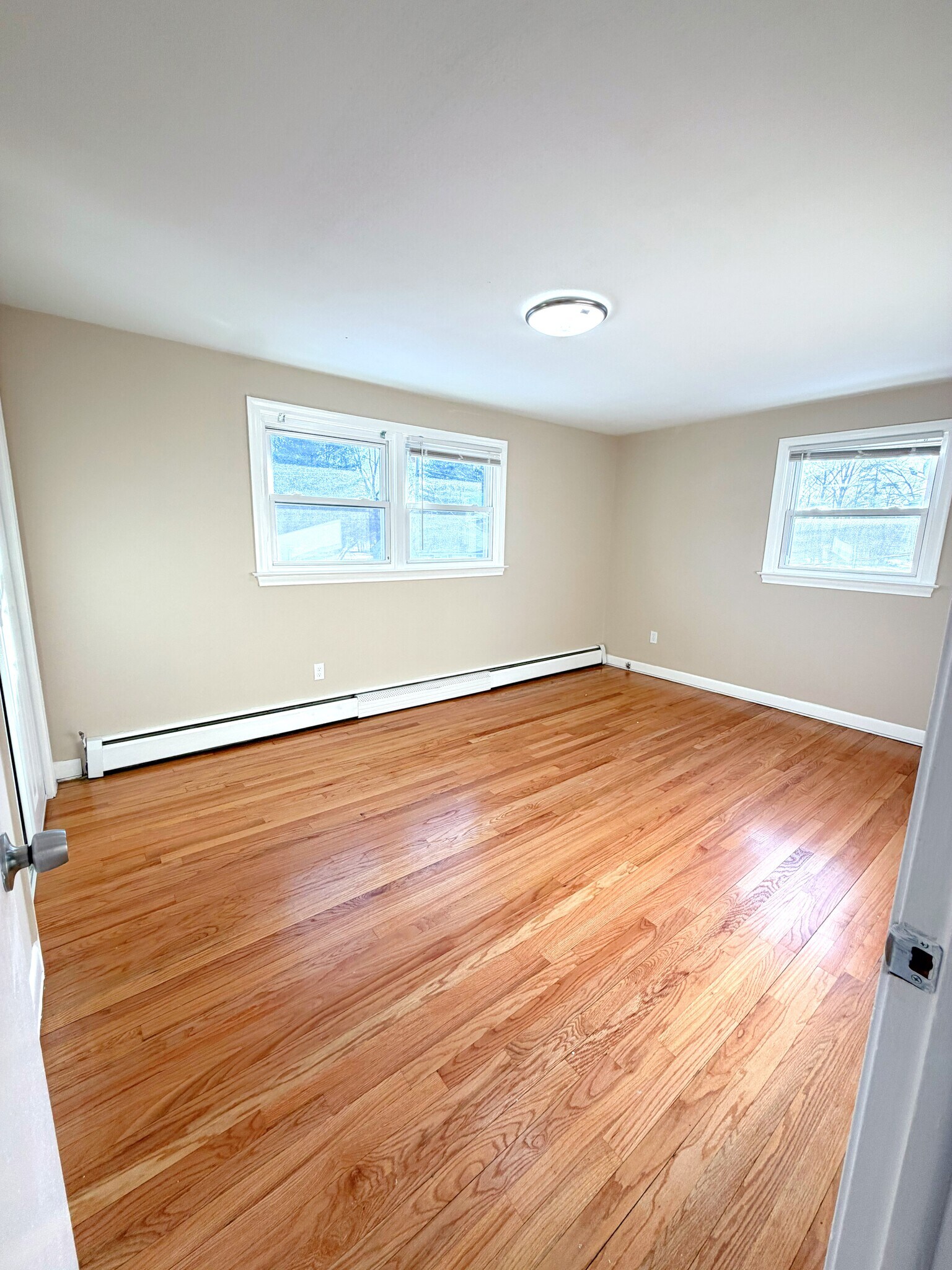 Master bedroom - 10 Greenbrier Dr