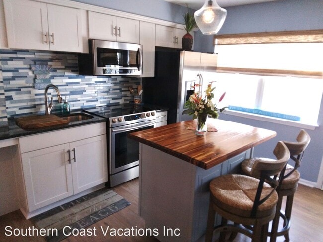 Building Photo - 2 br, 2.5 bath House - 103 Barnwell Street...