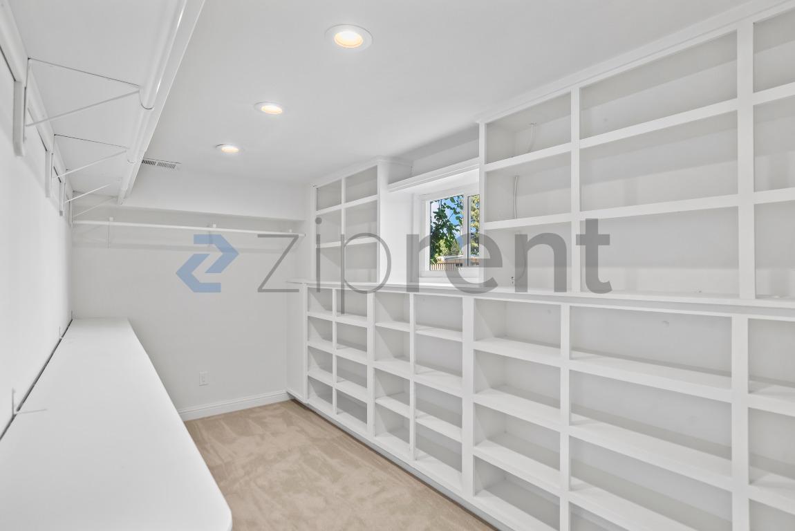 Building Photo - Unit