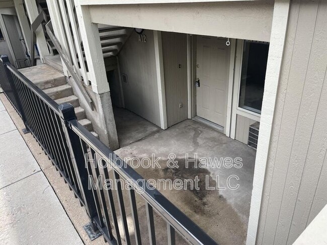 Building Photo - 1209 W Plum St