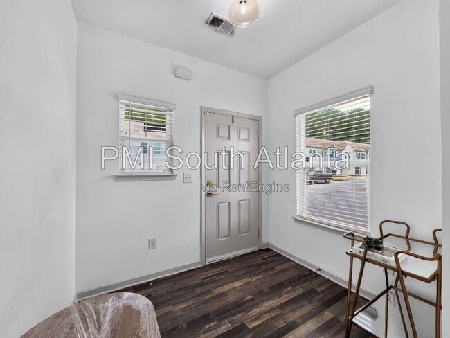 Building Photo - 4925 Lower Elm St