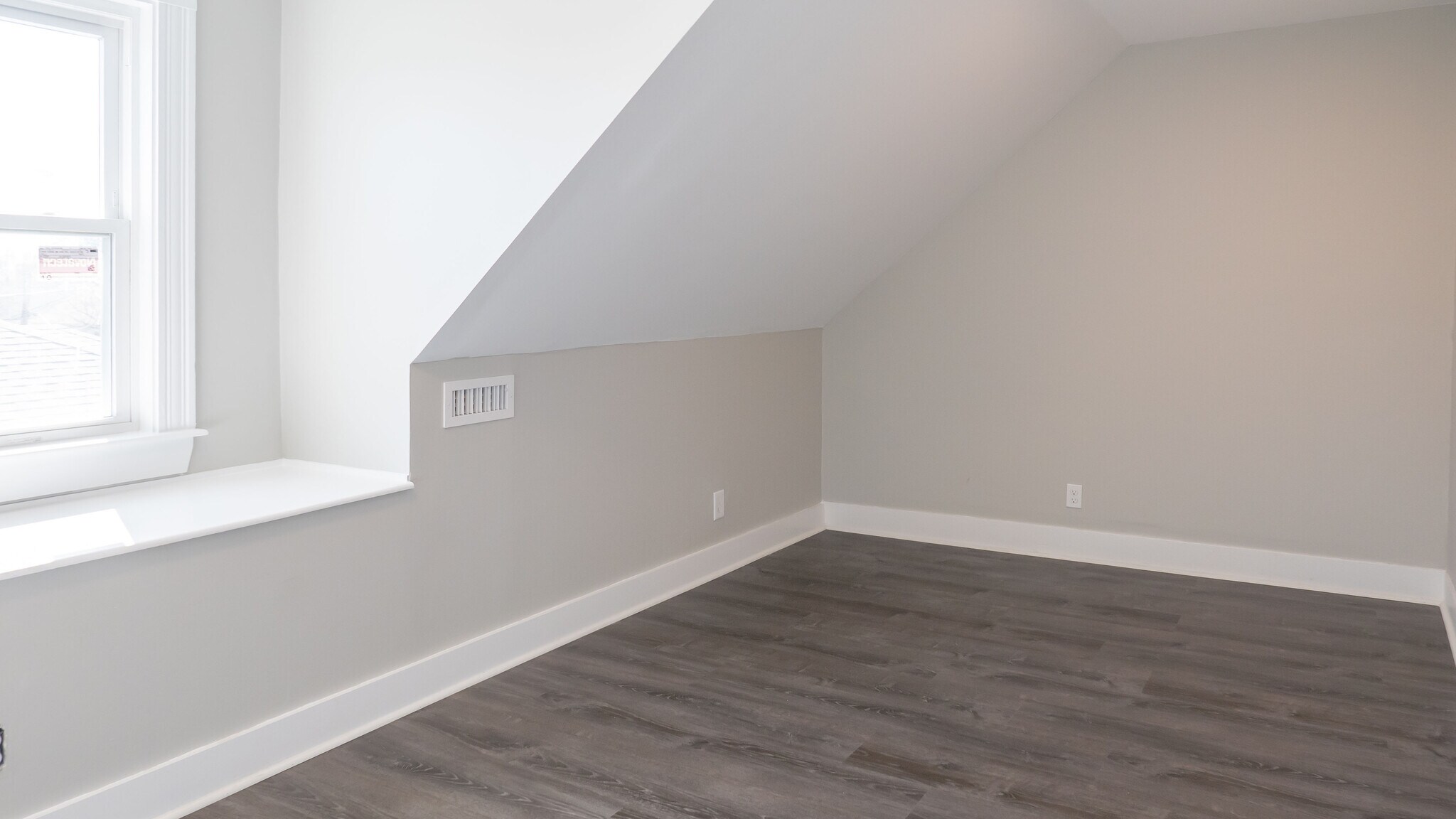 Building Photo - 268 Brown St