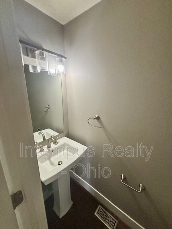 Building Photo - 1482 Geranium Dr