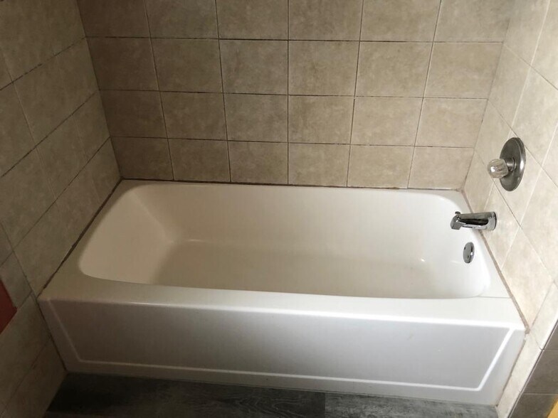 bathroom - 4075 N 85th St