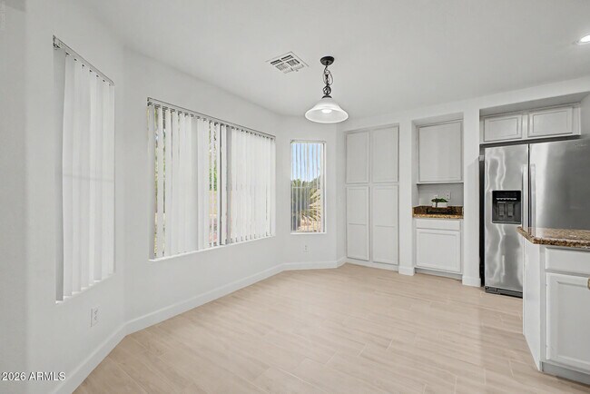 Building Photo - 3358 E Park Ave